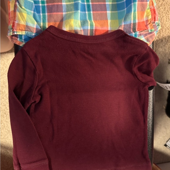 💥NEW LISTING💥 Bundle of 5 24 mos/2T shirts - Picture 12 of 13